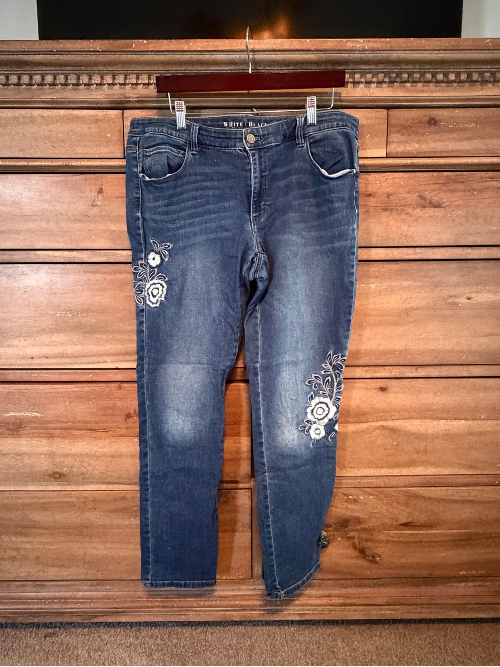 White House Black Market Dark Blue Skinny Jeans with White Floral Embroidery